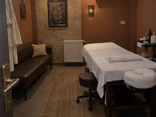 Deri kanepeli, halılı masaj odası — Yeşilpınar, Masaj Salonun